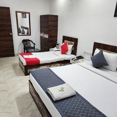 Hotel Clayton Near Igi Airport Delhi New Delhi Eksteriør billede