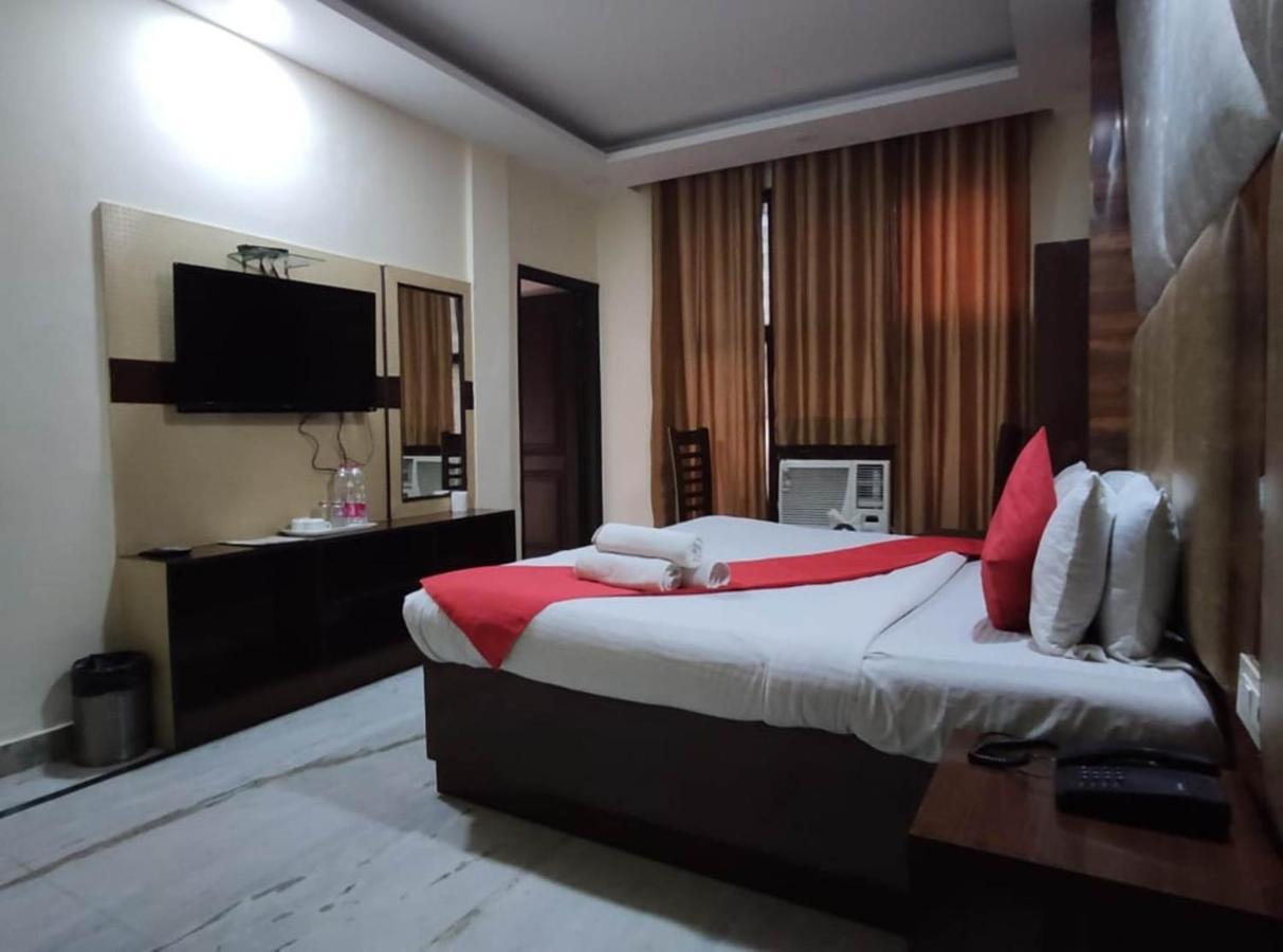 Hotel Clayton Near Igi Airport Delhi New Delhi Eksteriør billede