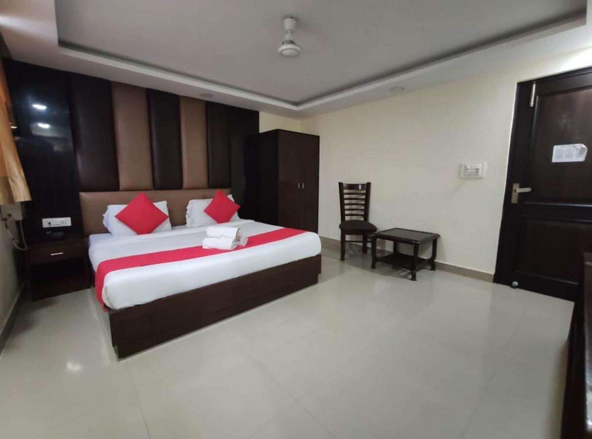 Hotel Clayton Near Igi Airport Delhi New Delhi Eksteriør billede