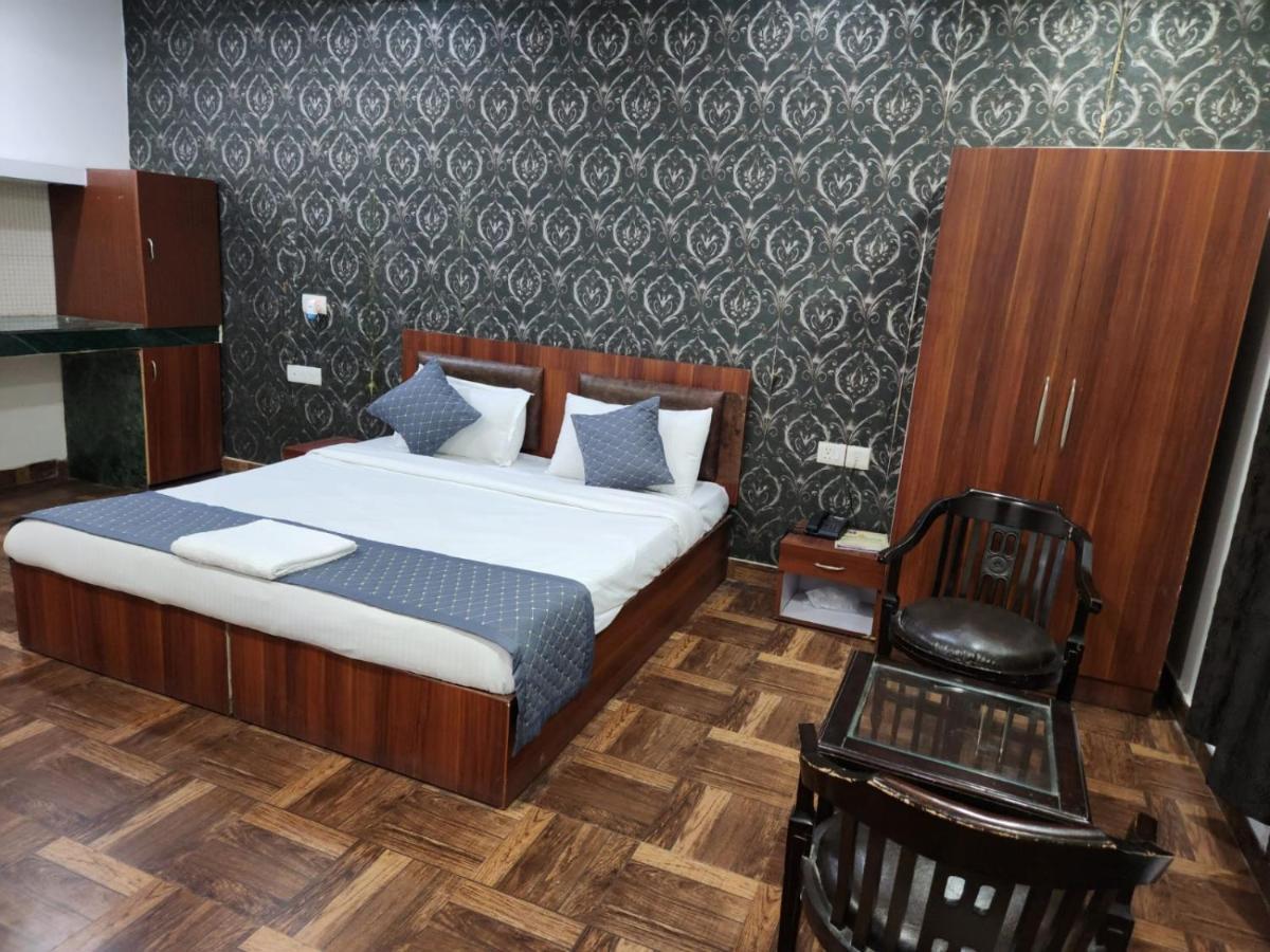 Hotel Clayton Near Igi Airport Delhi New Delhi Eksteriør billede