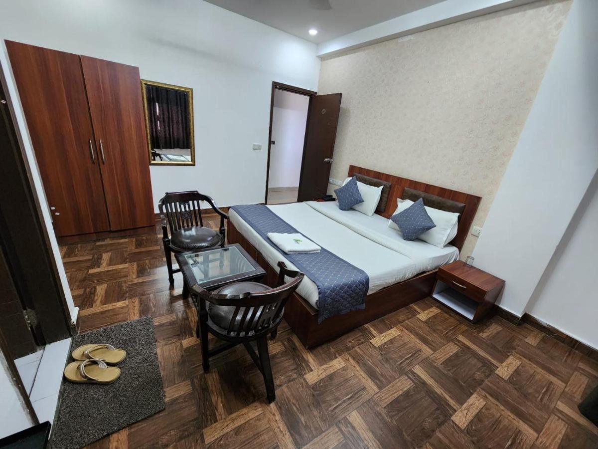 Hotel Clayton Near Igi Airport Delhi New Delhi Eksteriør billede