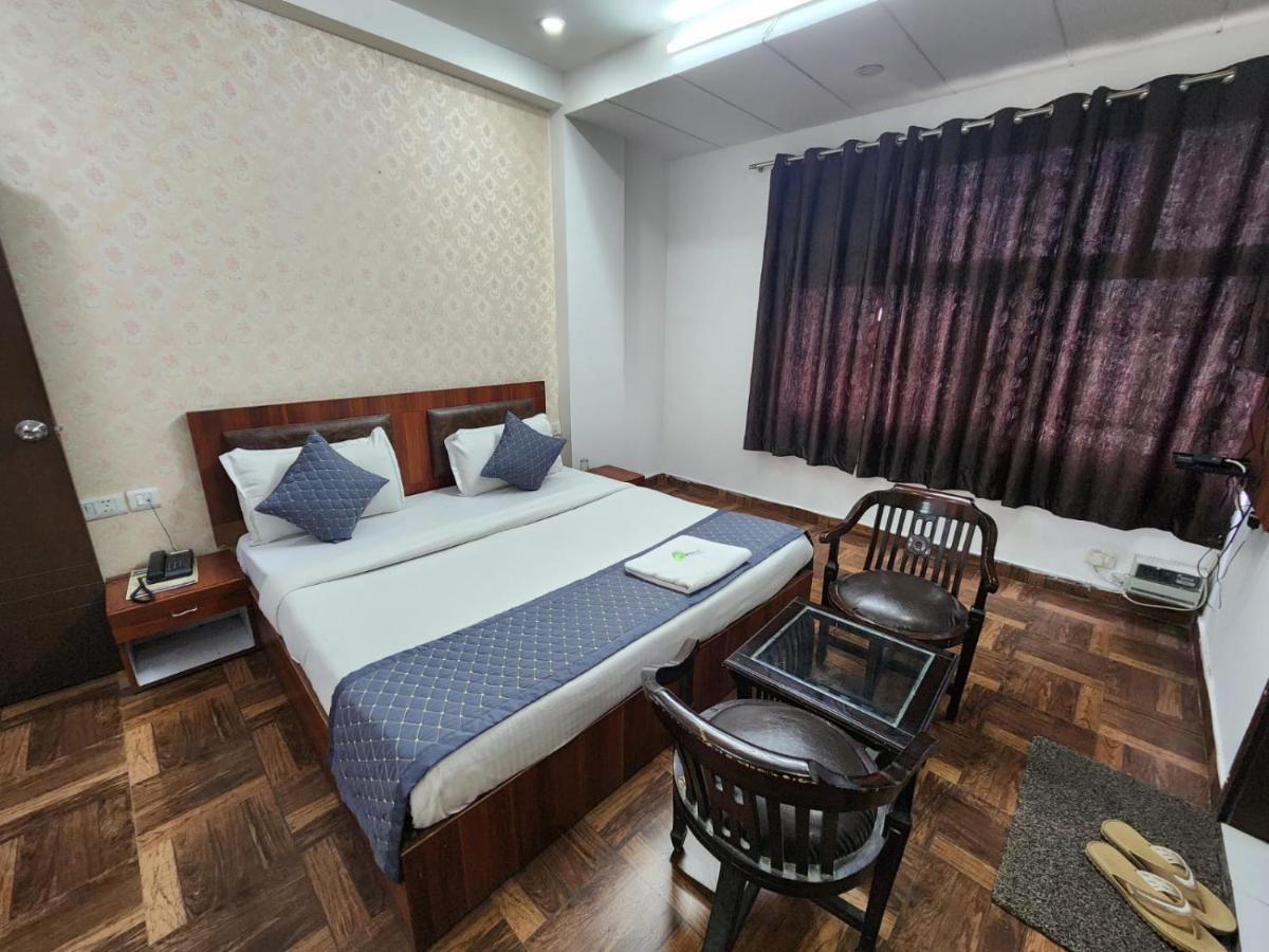 Hotel Clayton Near Igi Airport Delhi New Delhi Eksteriør billede