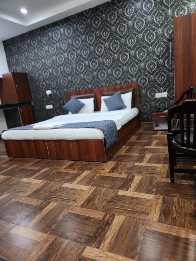 Hotel Clayton Near Igi Airport Delhi New Delhi Eksteriør billede