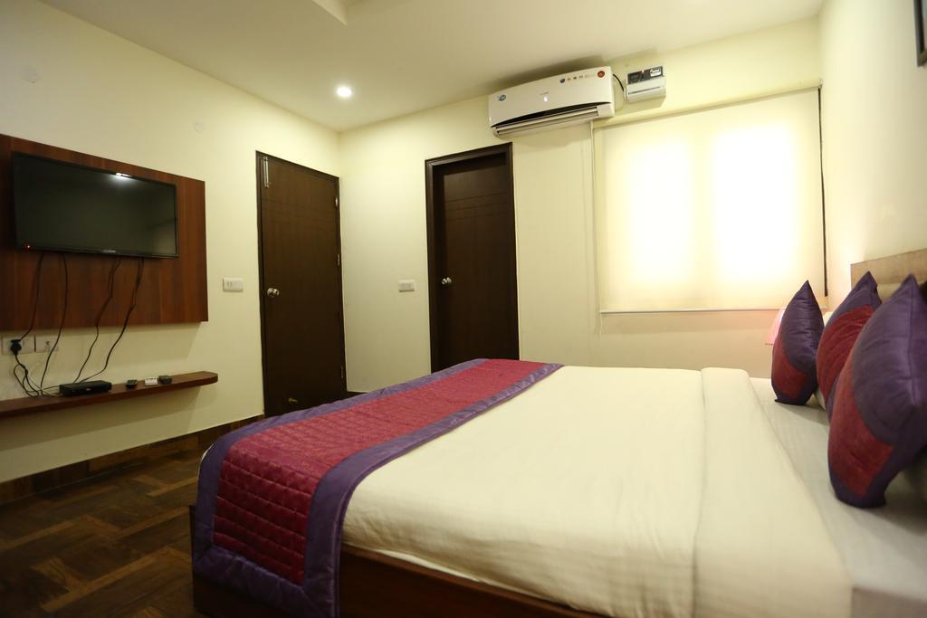 Hotel Clayton Near Igi Airport Delhi New Delhi Eksteriør billede